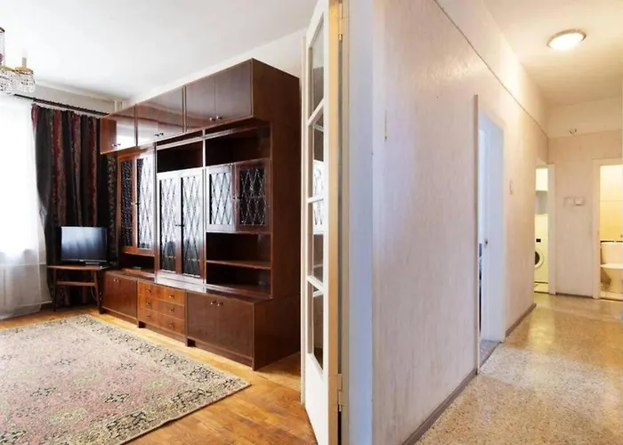 City Center Huge 3-Bedroom Apartment